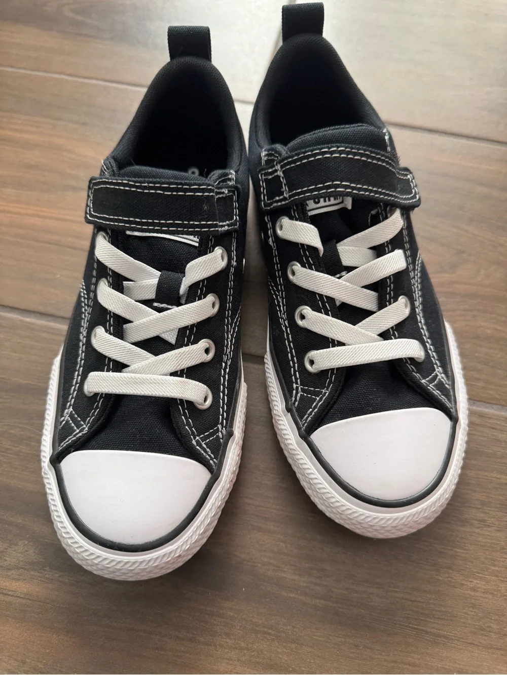 Converse all star/ Kids youth Black Canvas Sneakers with White Trim